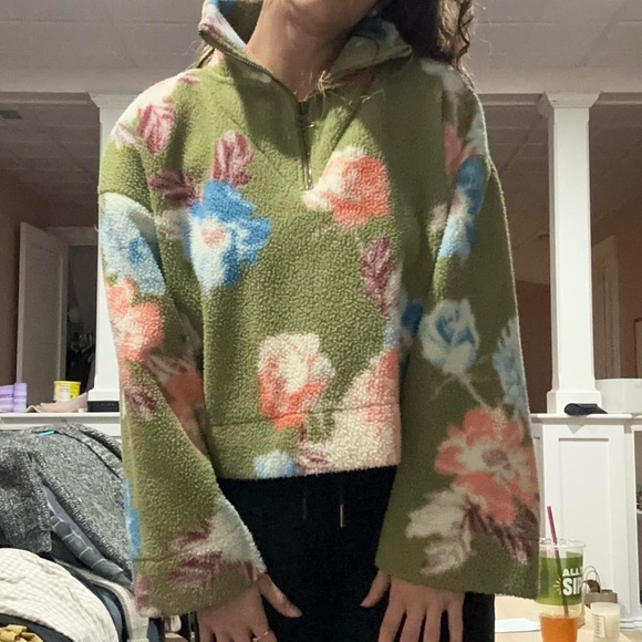 Urban Outfitters Cropped Green Floral Fleece - Picture 3 of 5